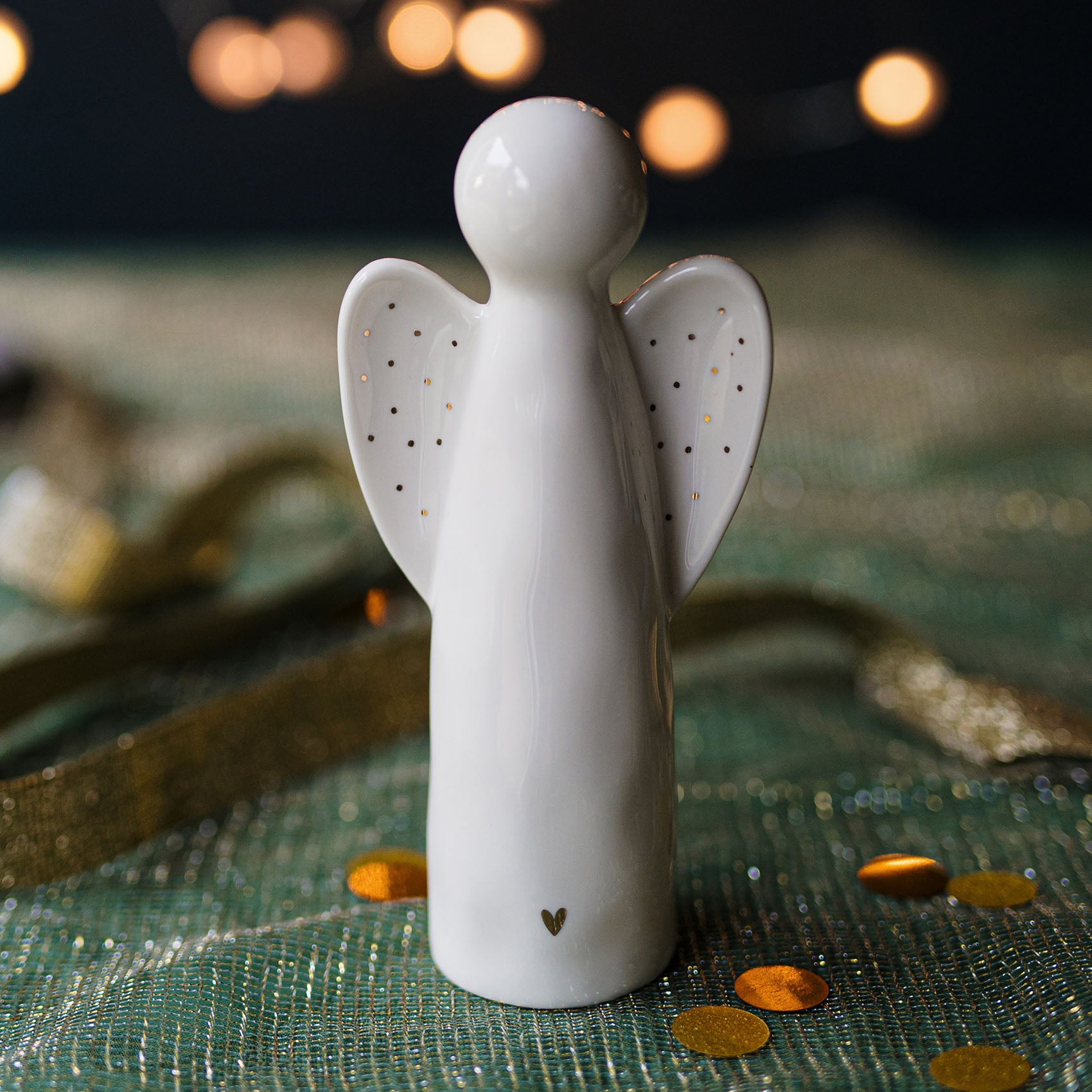 ÁNGEL DE 18 CM CON CORAZÓN DE LUNARES