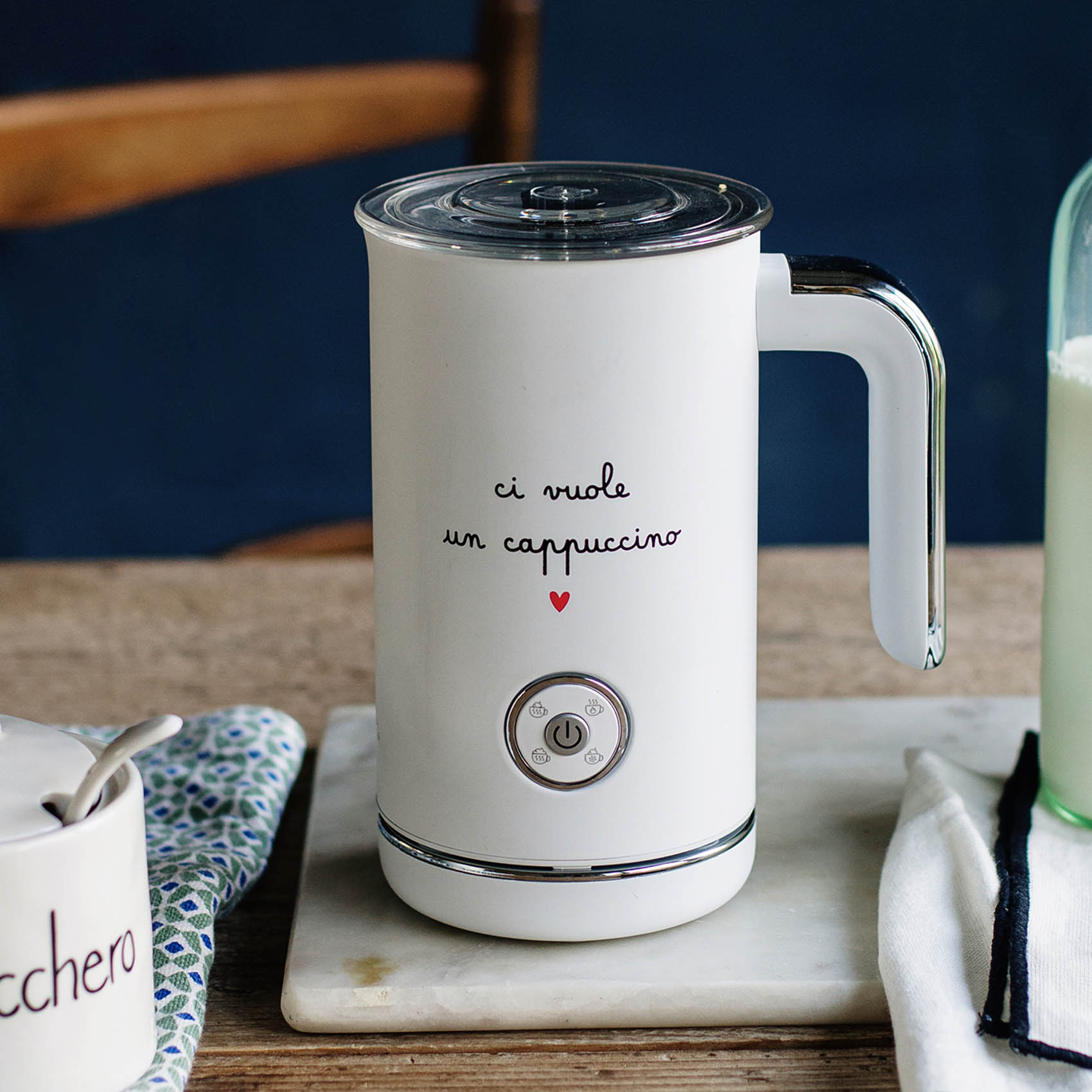 Elektrischer Milchaufschäumer Es braucht einen Cappuccino — Simple Day