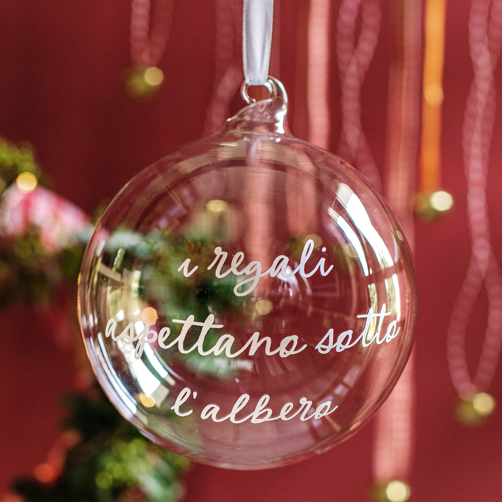 12-CM BALL: GIFTS ARE WAITING UNDER THE TREE