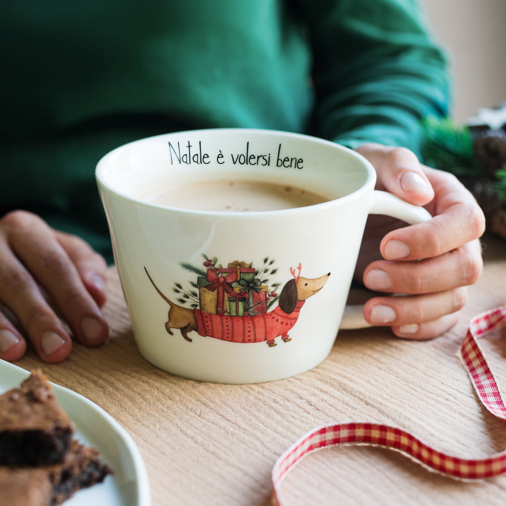 FRÜHSTÜCKS-TASSEN MIT DACKEL-MOTIV ZU WEIHNACHTEN – DAS IST LIEBE