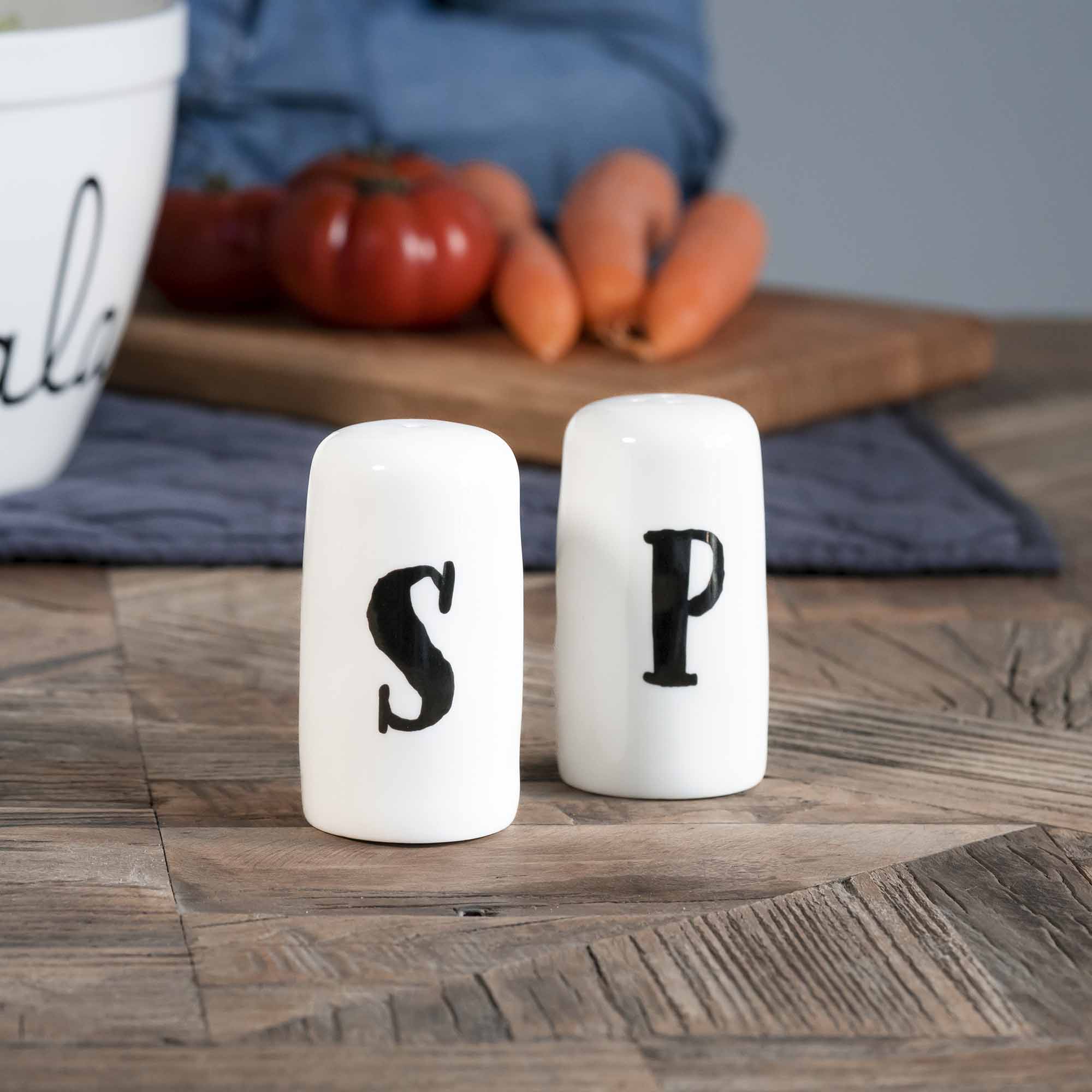 Set of salt and pepper "S" - "P"