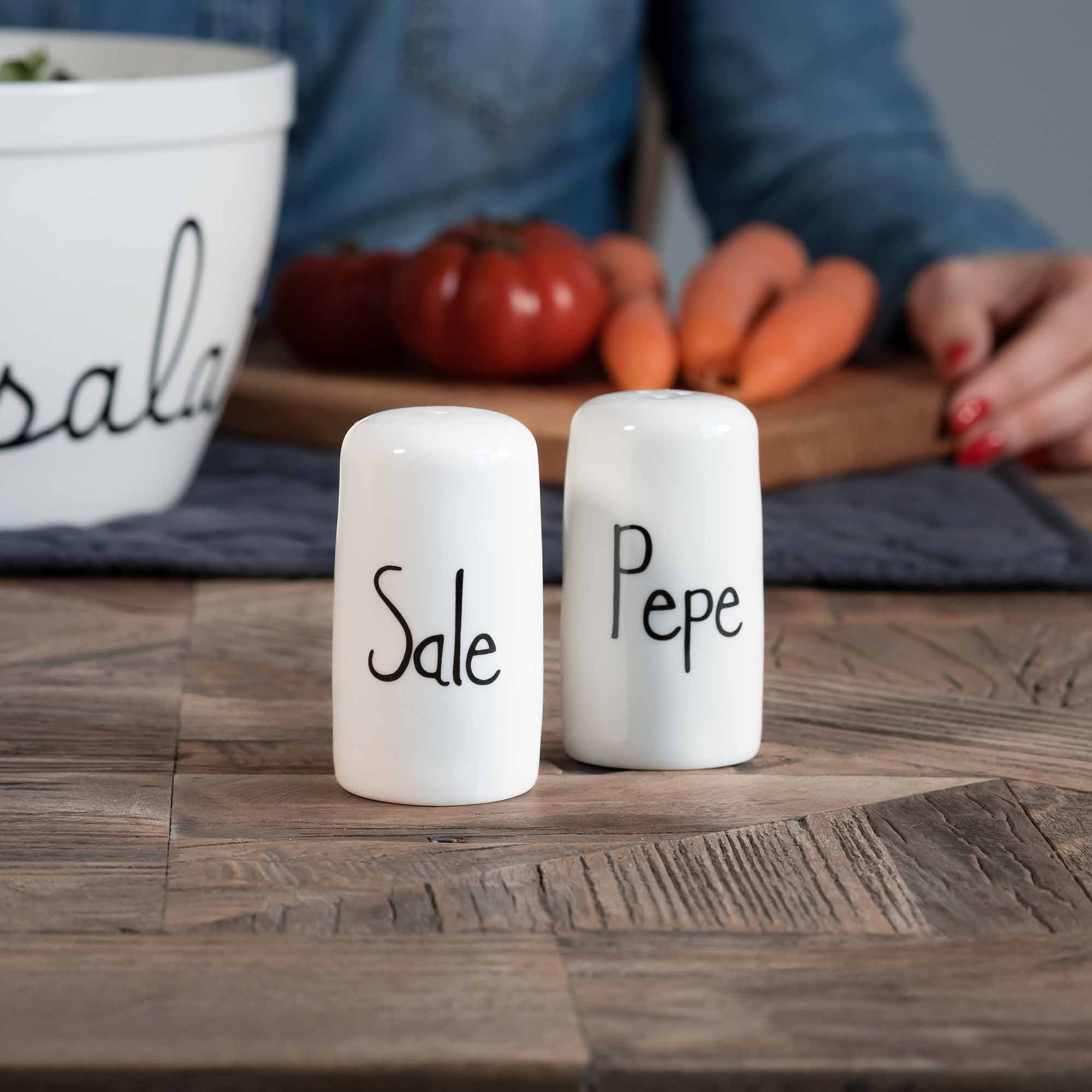 Set of salt and pepper "salt" - "pepper"