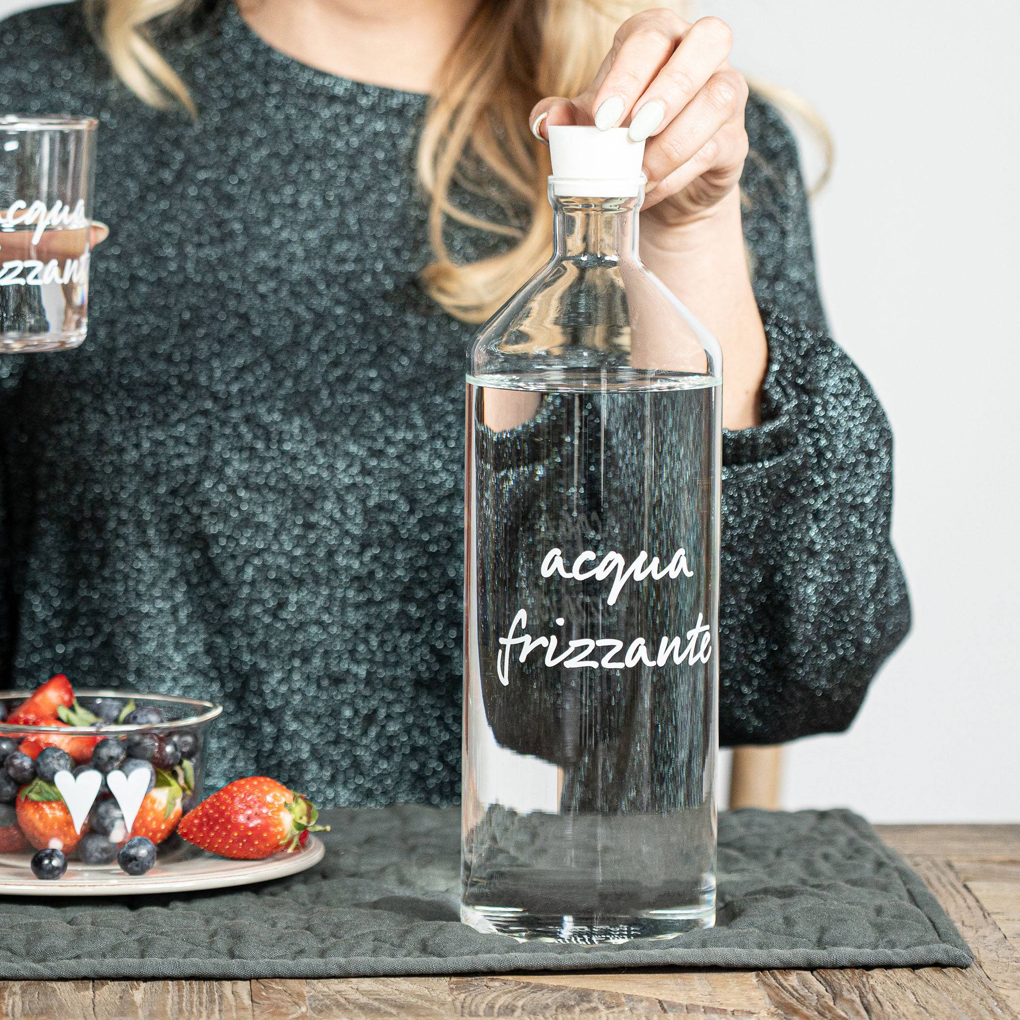 Flasche Sprudelwasser — Simple Day