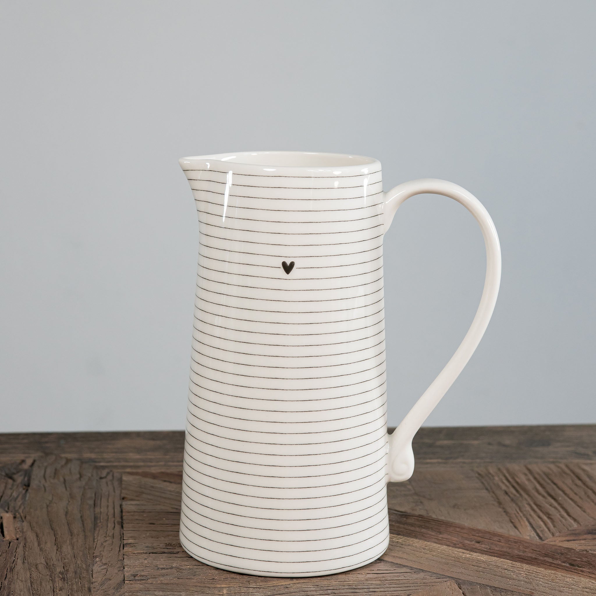 Big jug with heart and stripes