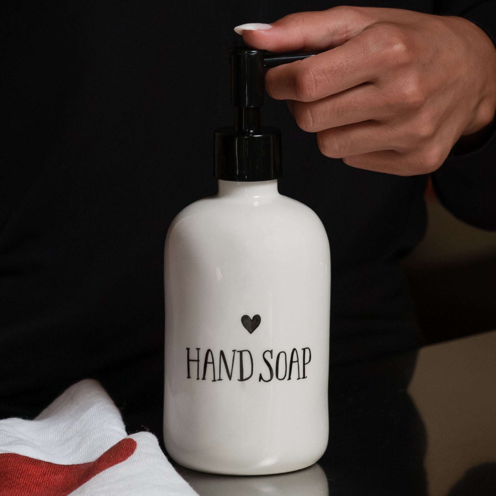 Dosasapona blanca con jabón de decoración de manos