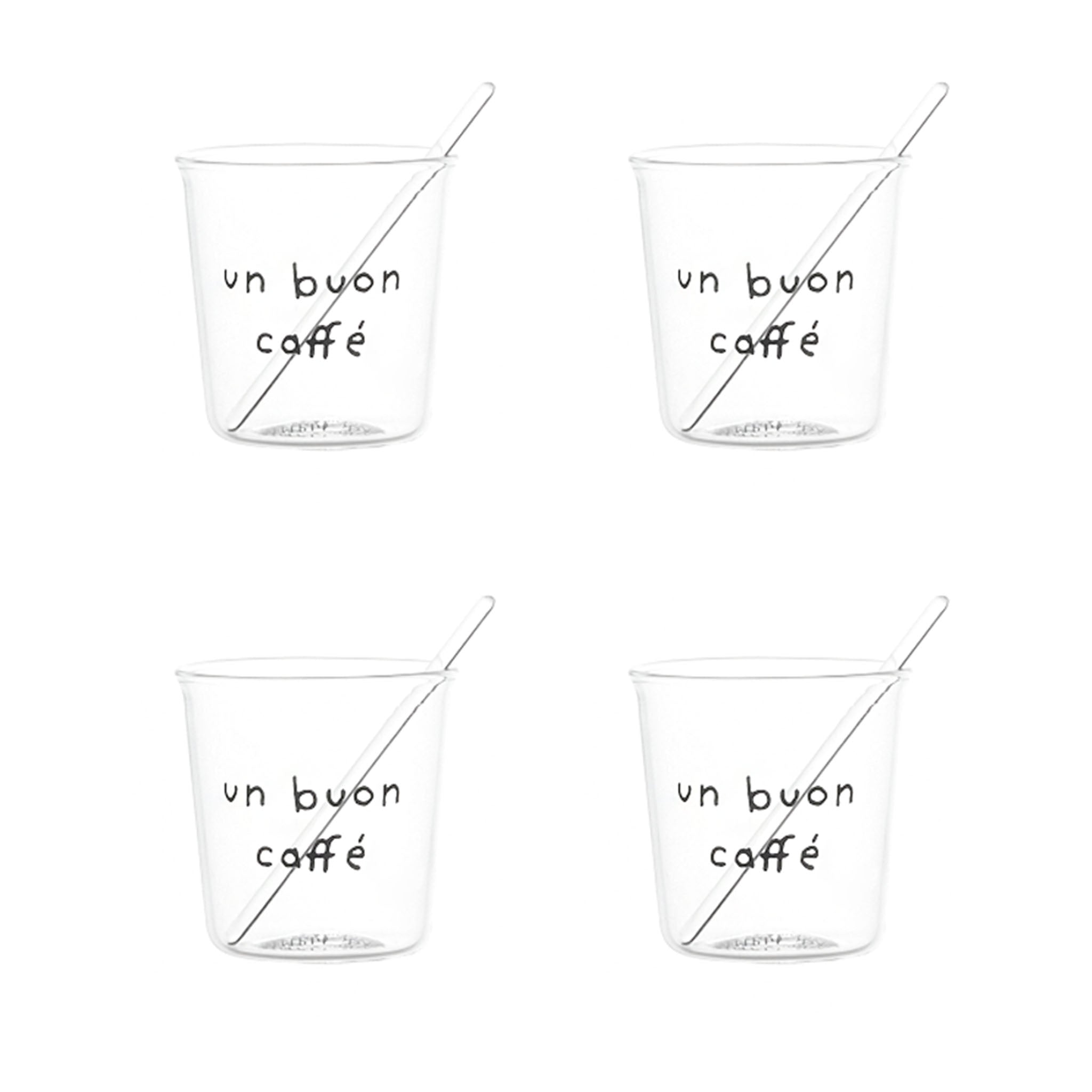Establecer 4 vasos expresaron un buen café en negro