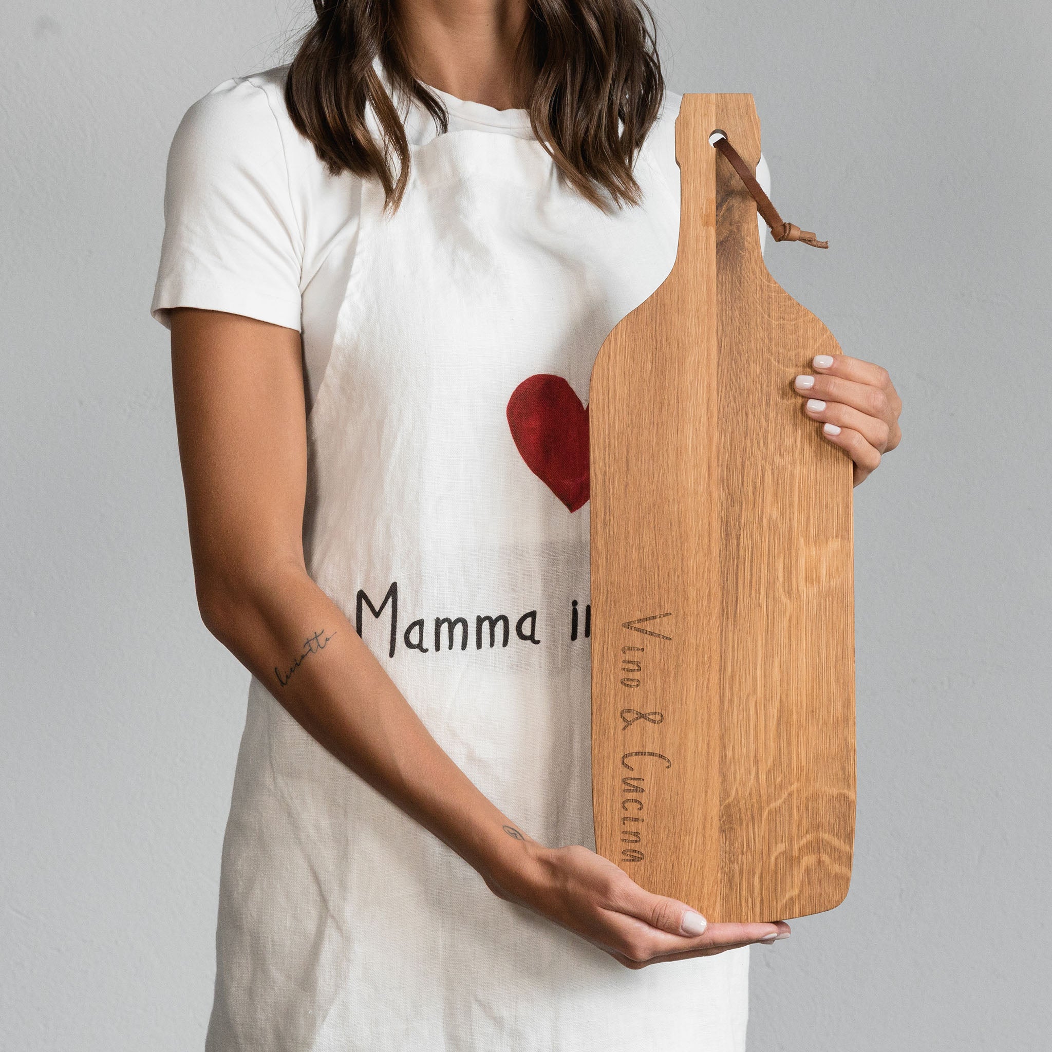 Vino e Cucina bottle-shaped cutting board
